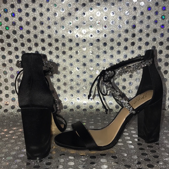 Badgley Mischka embellished black satin sandals. - Picture 7 of 7
